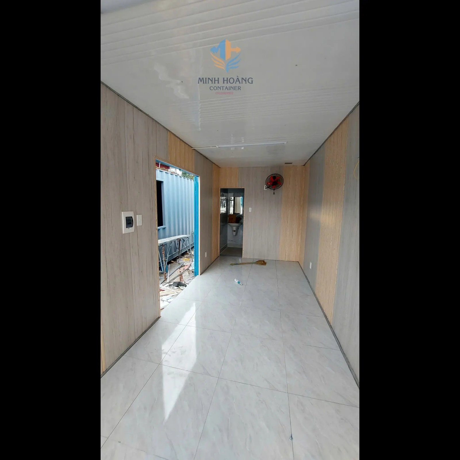 Container Văn Phòng Xanh Dương Ốp Gỗ Dài 7.5m Có Toilet: Giải Pháp Từ Vỏ Cont Lạnh Siêu Cách Nhiệt